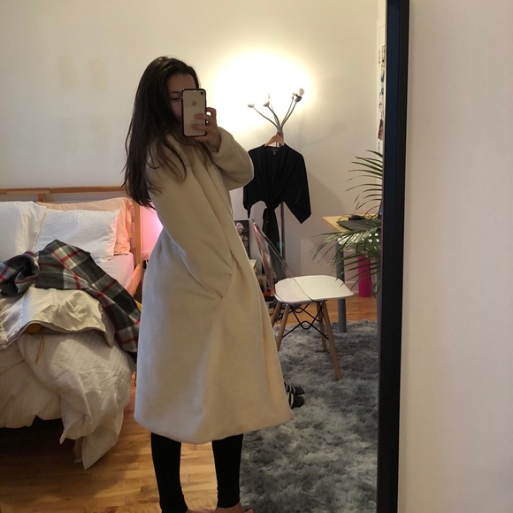 Long coat. - Picture 3 of 5